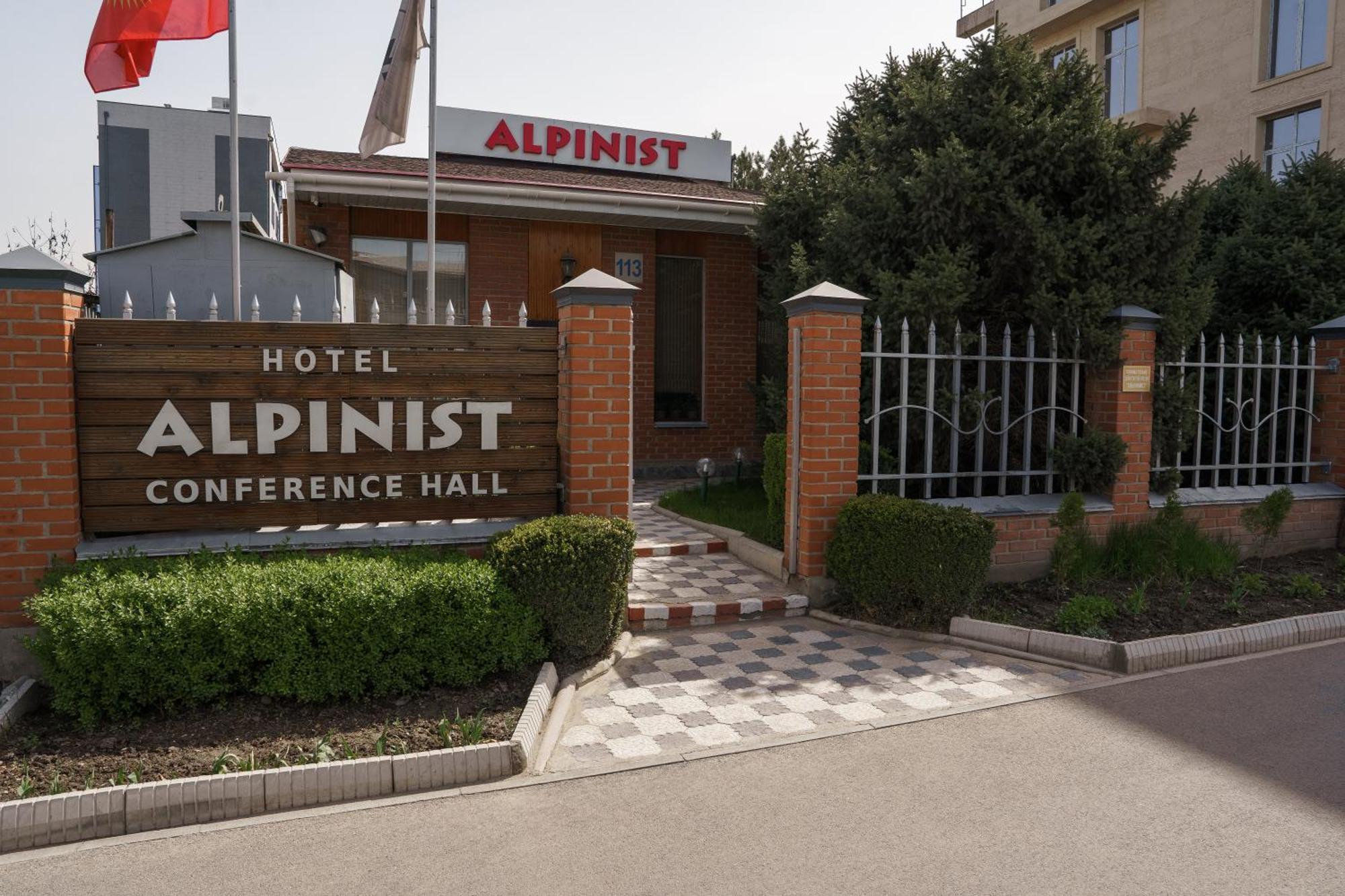 Alpinist Hotel Bischkek Exterior foto